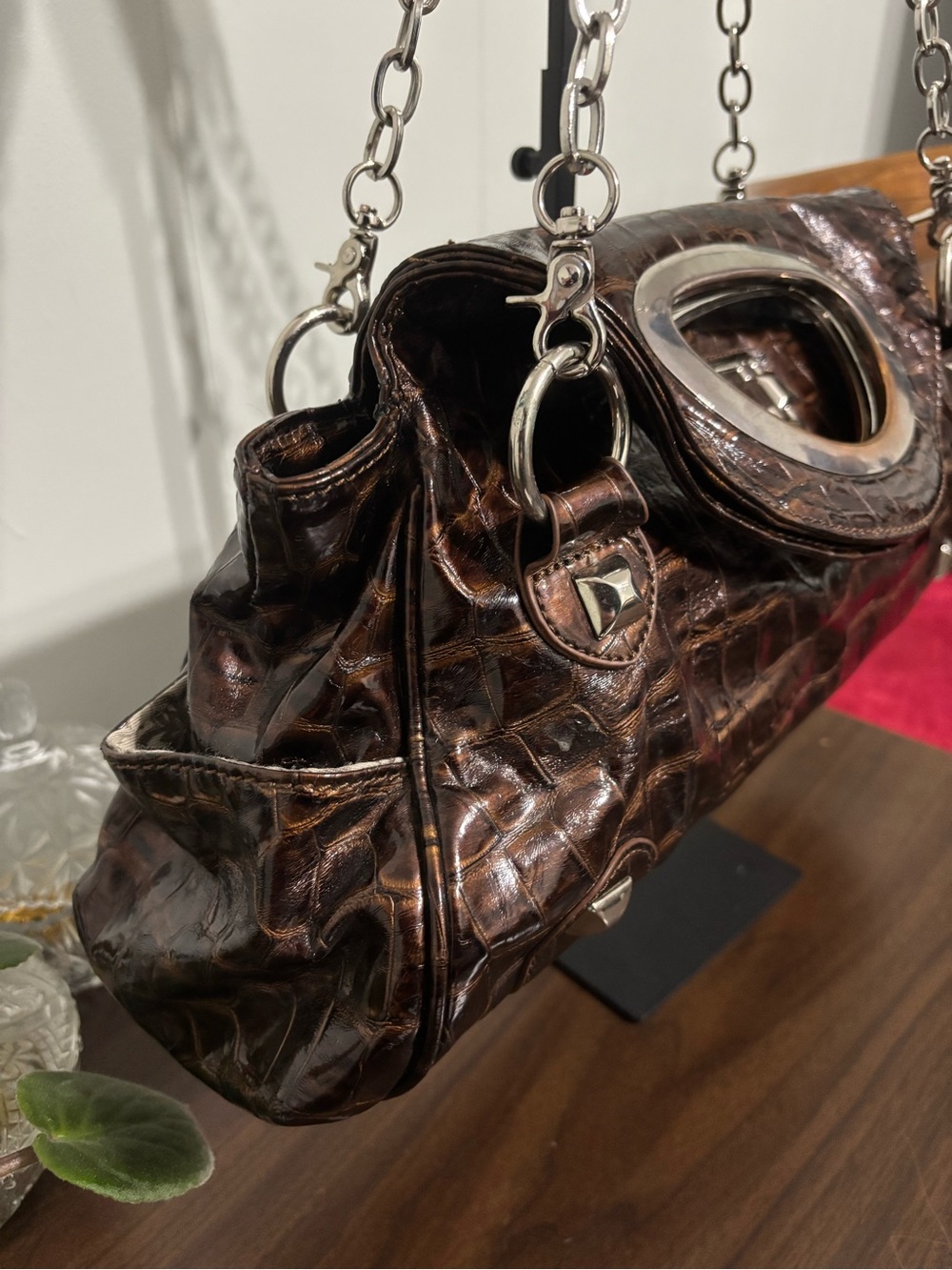 Y2K Croc-Embossed Brown Shoulder Bag with Silver Chain Straps - Picture 4 of 11